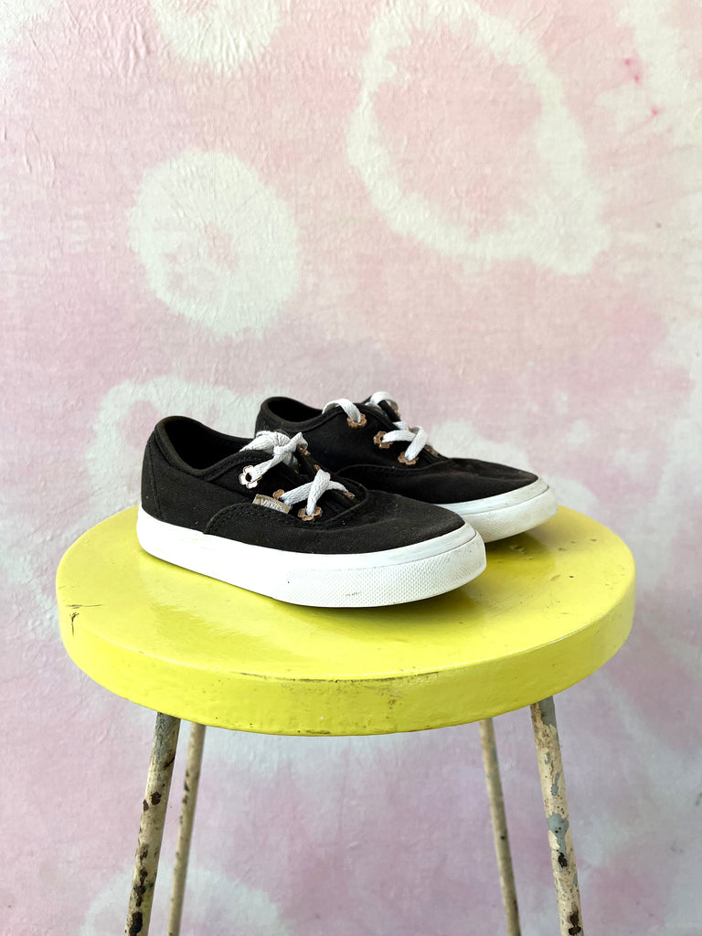 PRELOVED BLACK VANS - SIZE UK 7.5